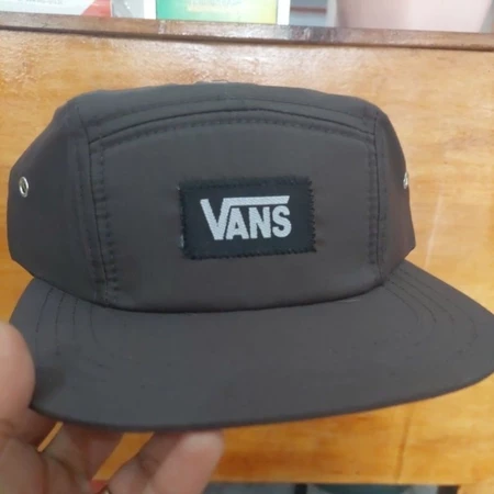 SNAPBACK DISTRO 5 PANEL PACTH BORDIR - Vans Coklat